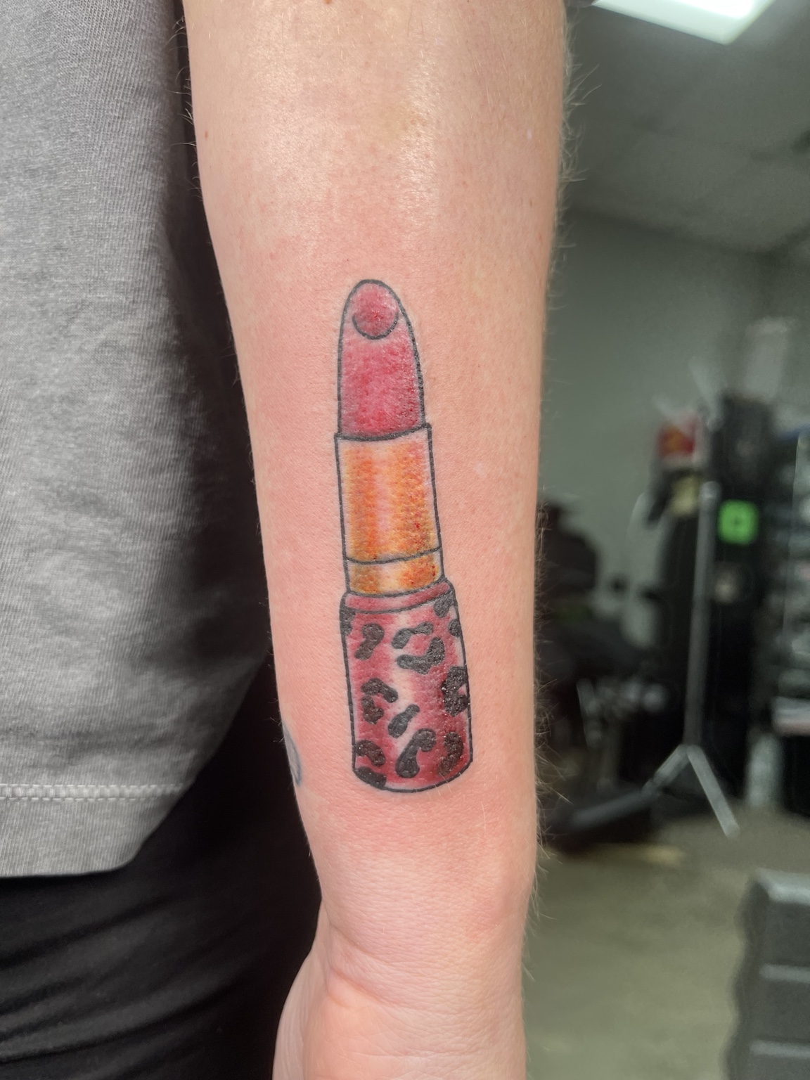 Color lipstick tattoo