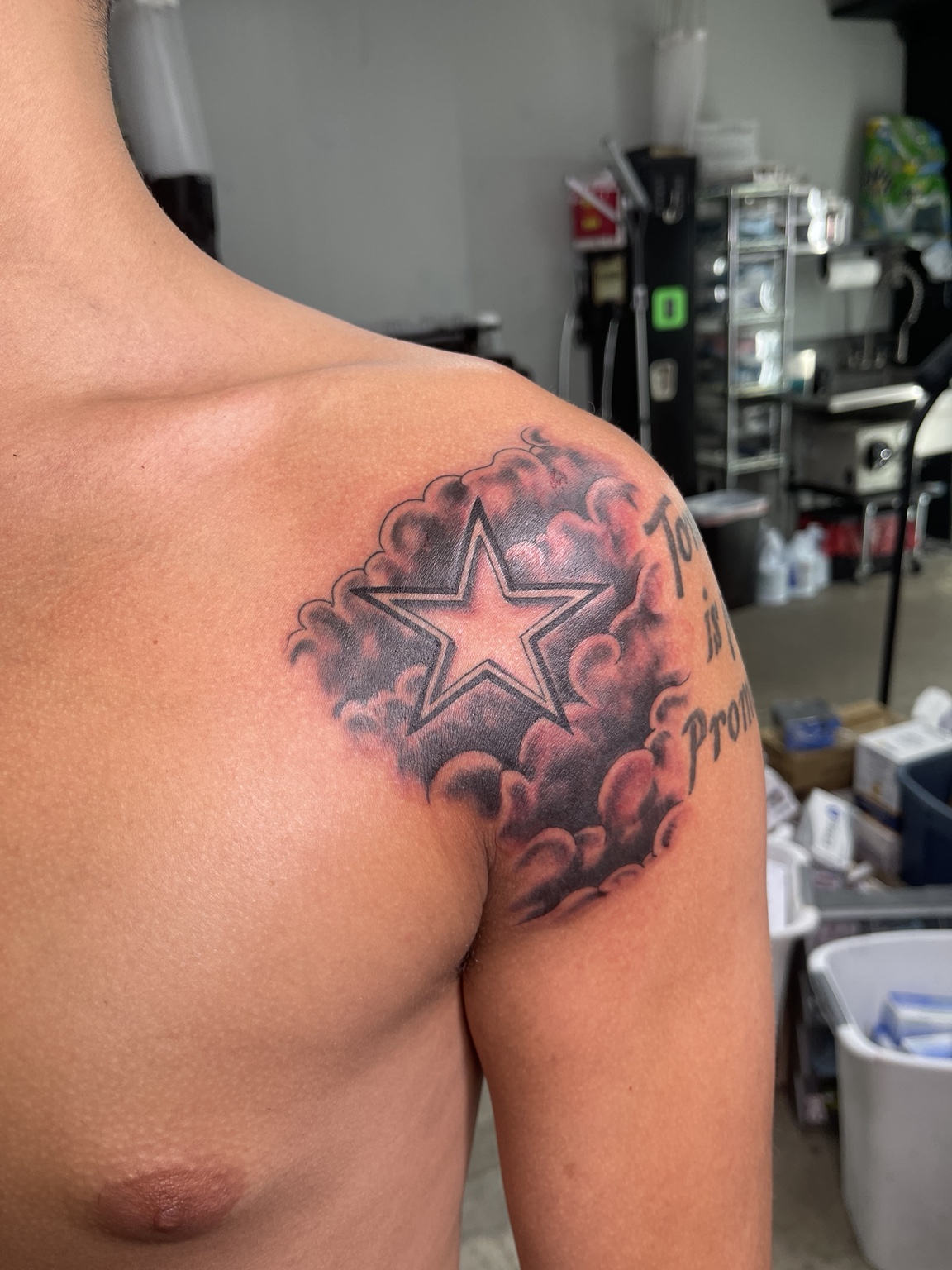 Color shoulder star tattoo
